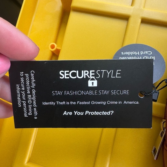 Burgundy Crossbody secure style Bag - Picture 6 of 10